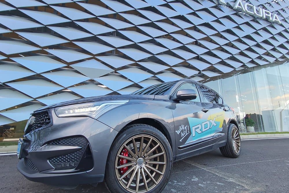 Acura RDX с тормозами SAVANINI