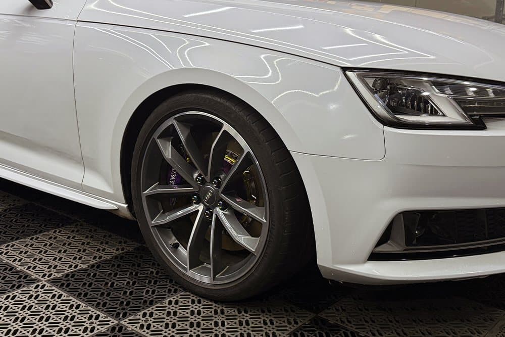 Audi A4L с тормозами SAVANINI