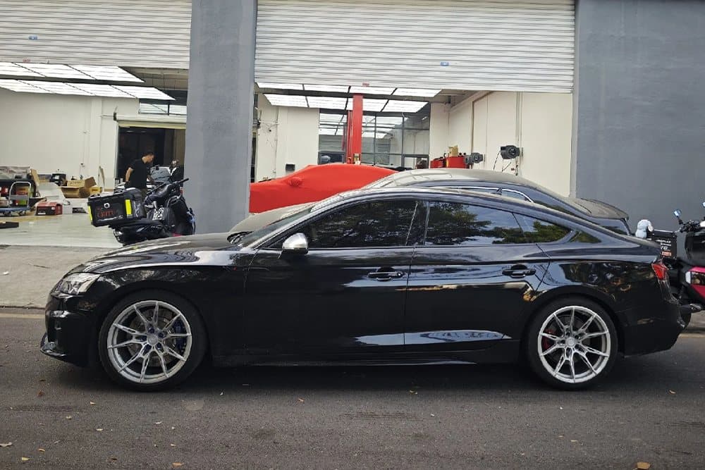 Audi A5 с тормозами SAVANINI