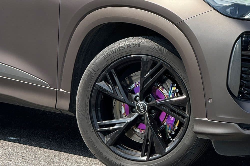 Audi Q6 с тормозами SAVANINI