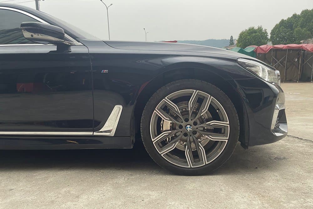 BMW 7 серии с тормозами SAVANINI