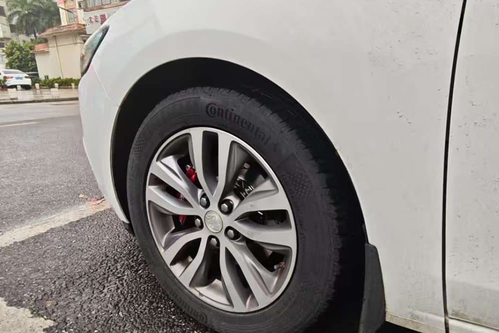 Buick Excelle с тормозами SAVANINI