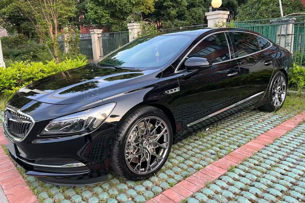 Buick LaCrosse с тормозами SAVANINI
