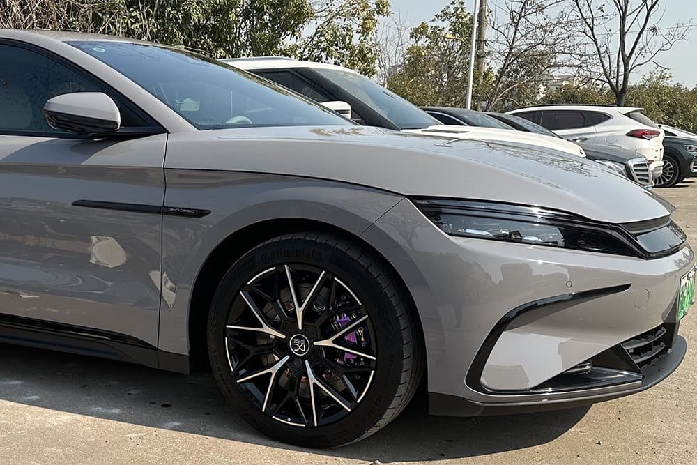 BYD Han с тормозами SAVANINI