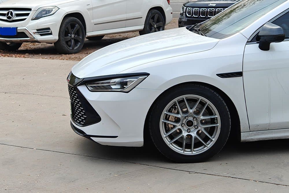 BYD Qin с тормозами SAVANINI