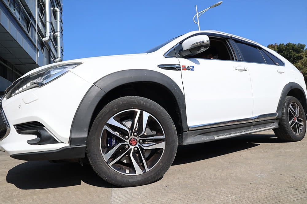BYD Tang с тормозами SAVANINI