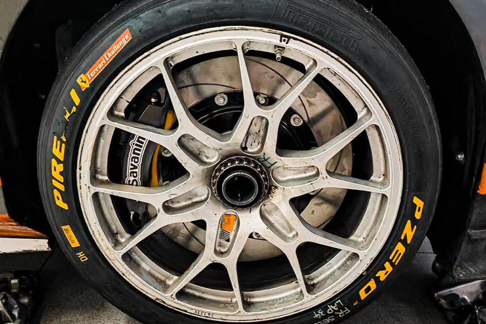 Ferrari 488 Challenge с тормозами SAVANINI