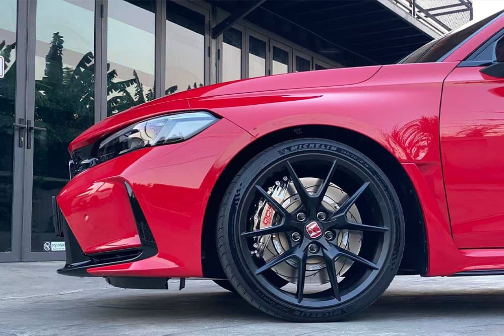 Honda Civic Type R (FL5) с тормозами SAVANINI