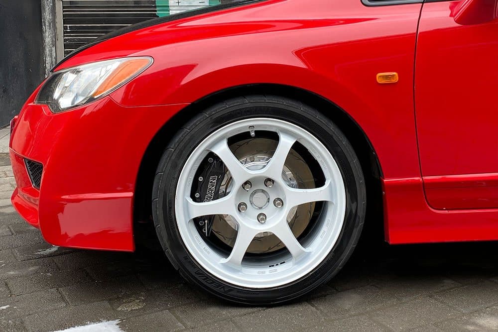 Honda Civic VIII с тормозами SAVANINI