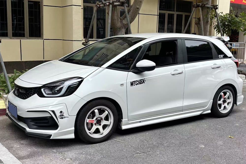 Honda Fit с тормозами SAVANINI