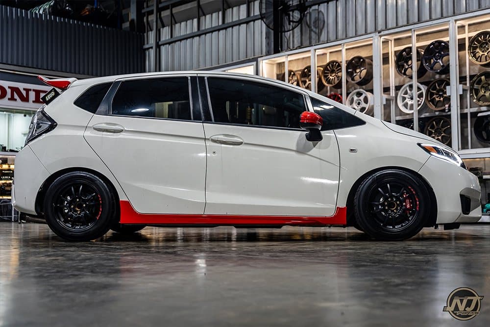 Honda Fit (GK5) с тормозами SAVANINI