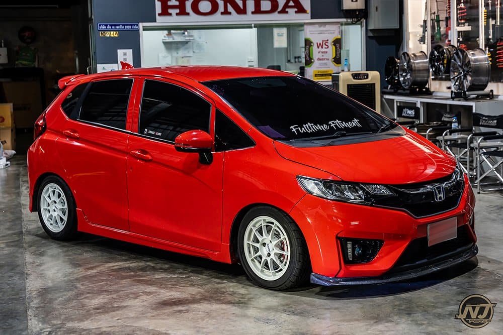 Honda Fit (GK5) с тормозами SAVANINI