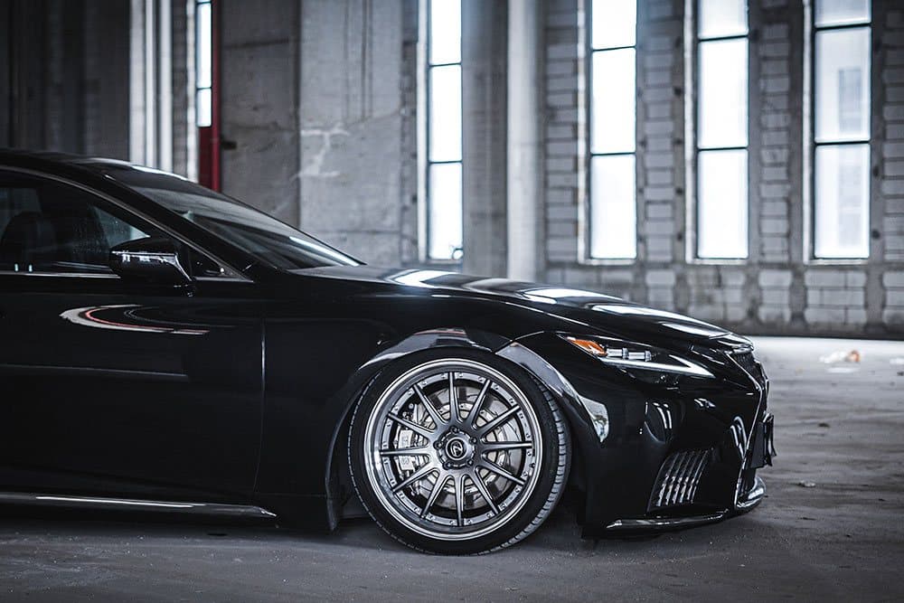 Lexus LS с тормозами SAVANINI