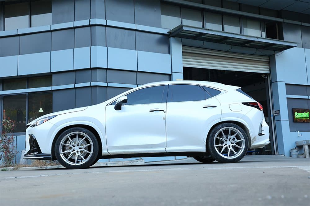 Lexus NX с тормозами SAVANINI