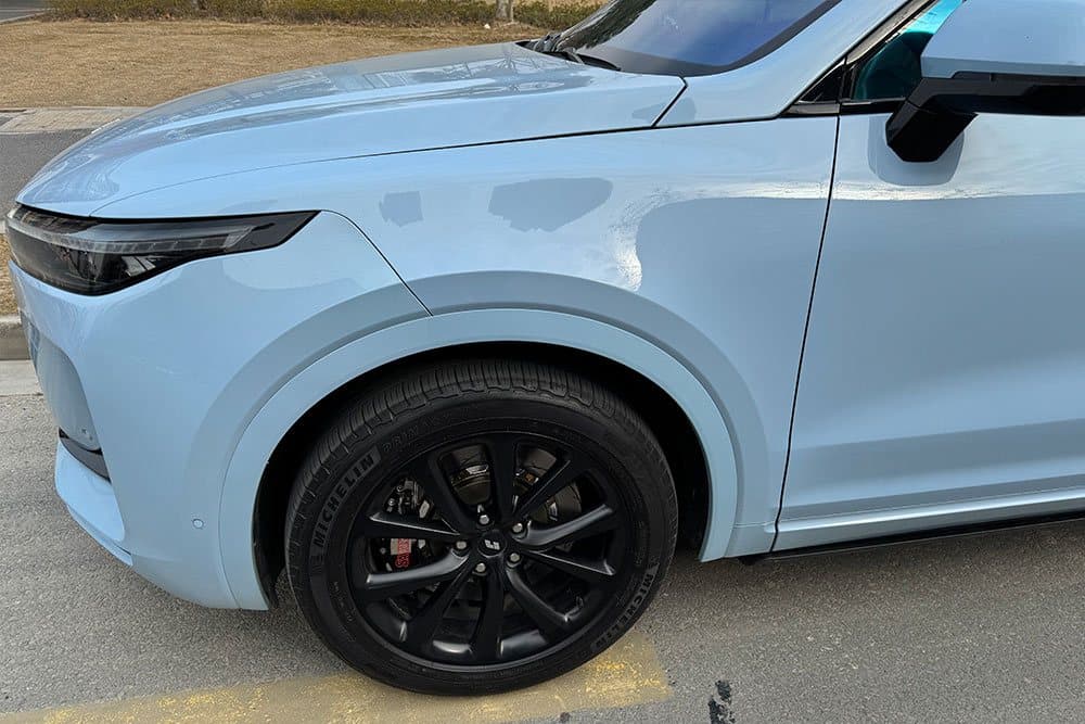 Li Auto ONE с тормозами SAVANINI