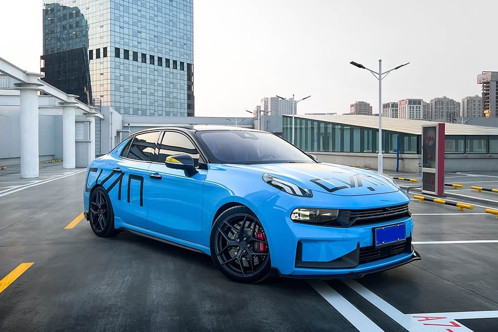 Lynk & Co 03 с тормозами SAVANINI