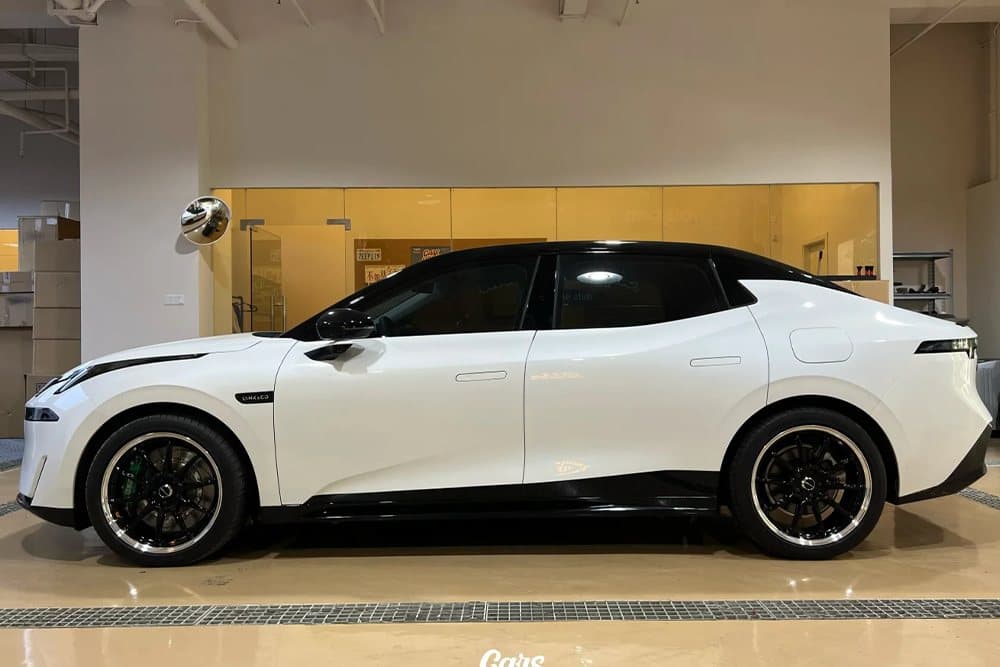 Lynk & Co 07 с тормозами SAVANINI