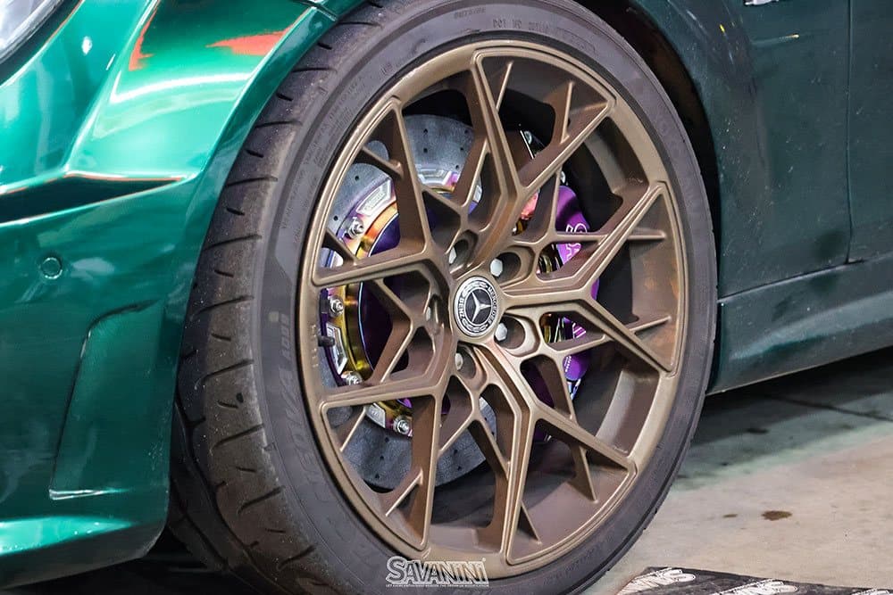 Mercedes-Benz C63 AMG с тормозами SAVANINI