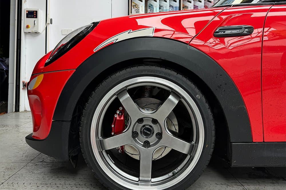 MINI Cooper с тормозами SAVANINI