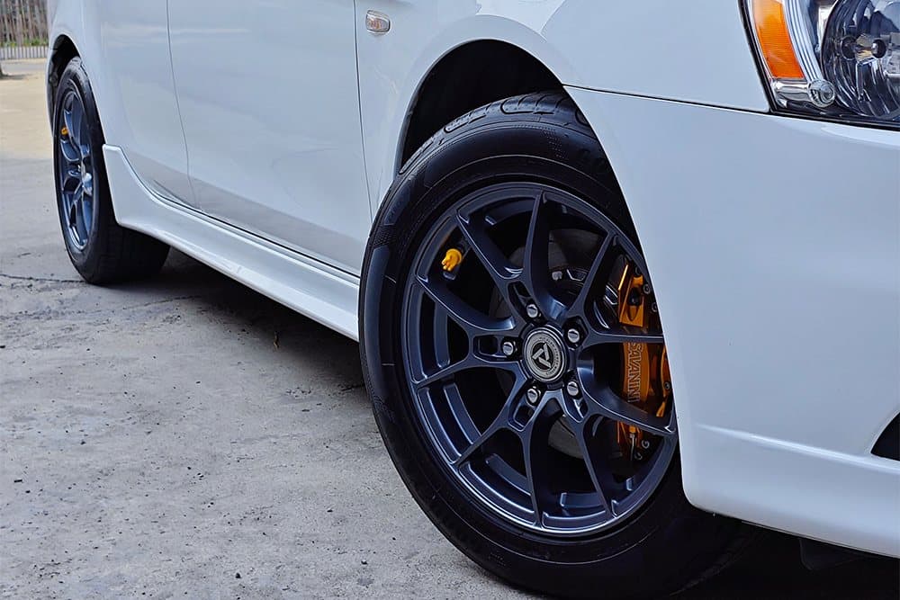 Mitsubishi Lancer EX с тормозами SAVANINI