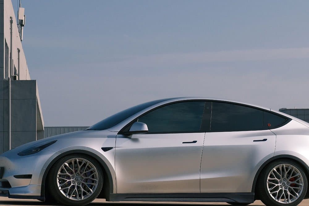 Tesla Model Y с тормозами SAVANINI