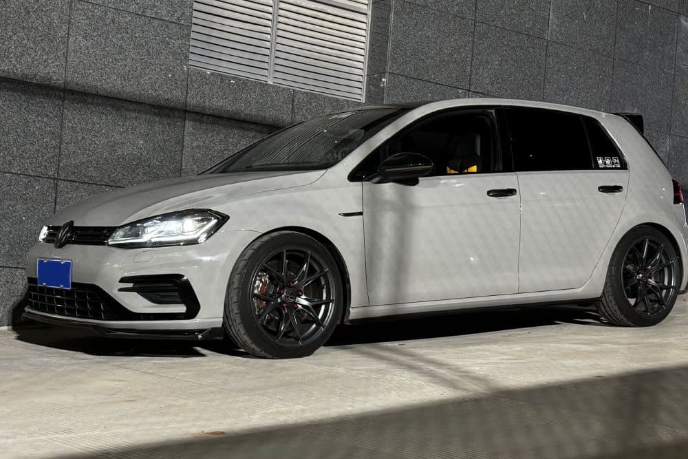 Volkswagen Golf с тормозами SAVANINI