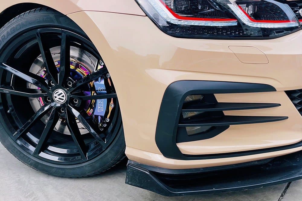 Volkswagen Golf с тормозами SAVANINI