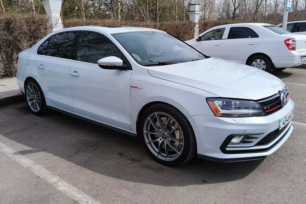 Volkswagen Jetta с тормозами SAVANINI